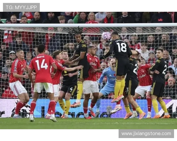 曼联客场战平诺丁汉森林激战鏖战展现英超赛场团队坚韧风采魅力足