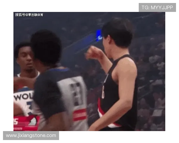 米奇上篮未果 杨瀚森单臂隔扣完成2+1精彩表演